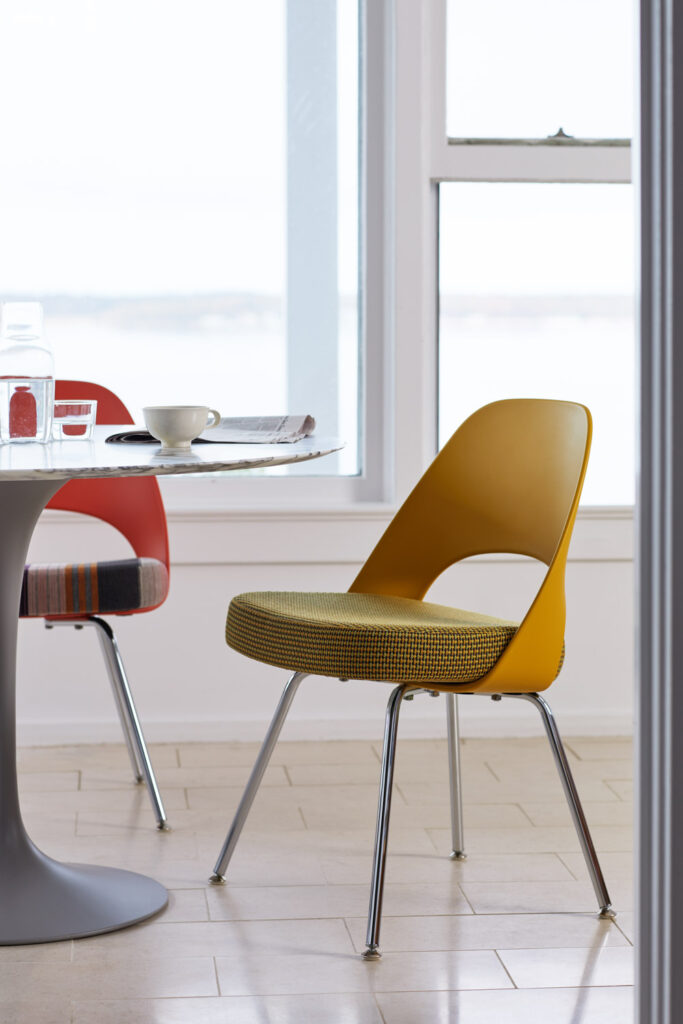 Saarinen Executive Chair - Plastic Back with Tubular Legs by Knoll