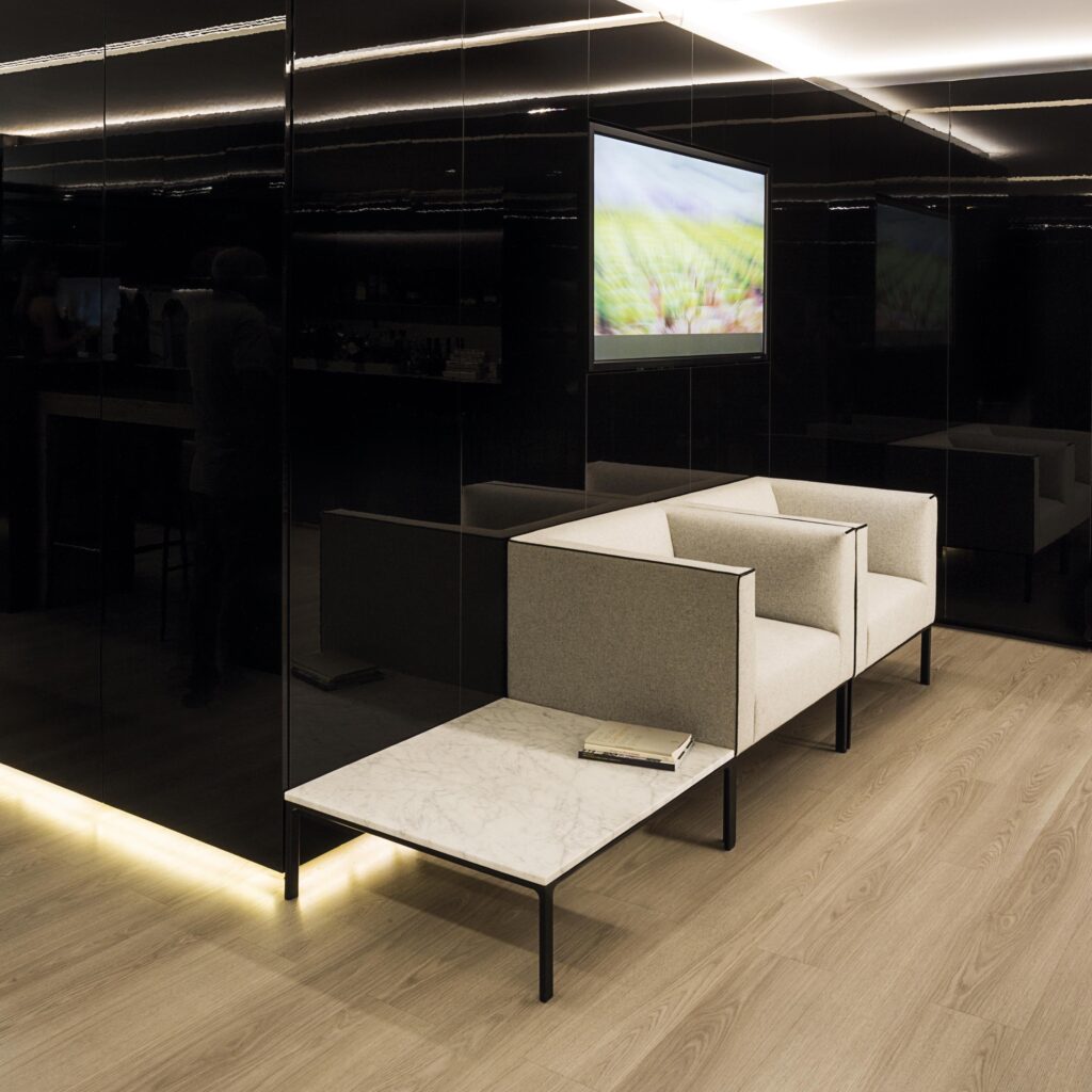 Raglan Table by Andreu World